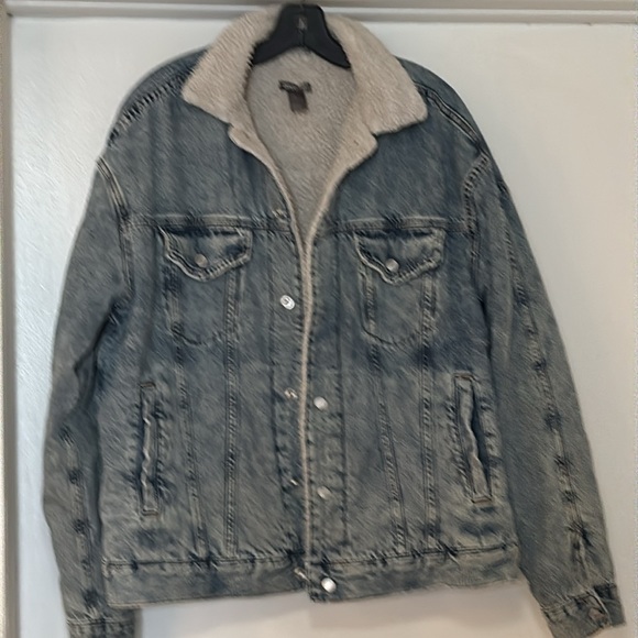 Distressed fleece lined denim jacket size M unisex - Picture 1 of 10